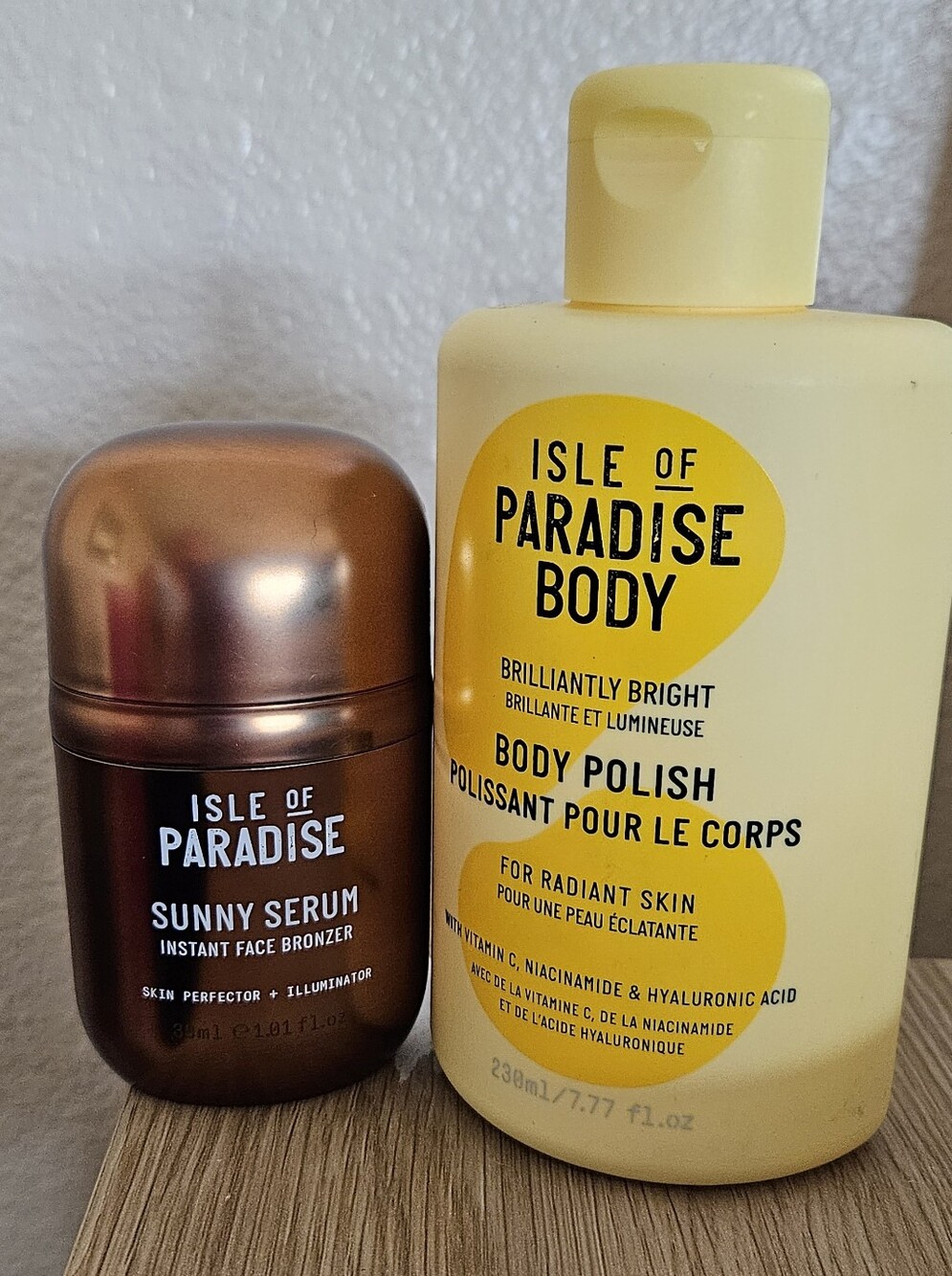 Isle of Paradise Sunny Serum Instant Face Bronzer & Body Polish.